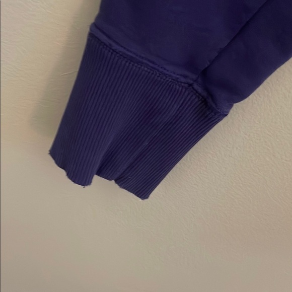 Authentic Under Armour Purple faded Hoodie with Pink Accents - Picture 4 of 7